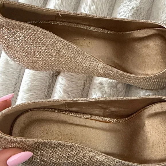 Dream Pairs Gold Women's Heels - 7.5 - Picture 4 of 6